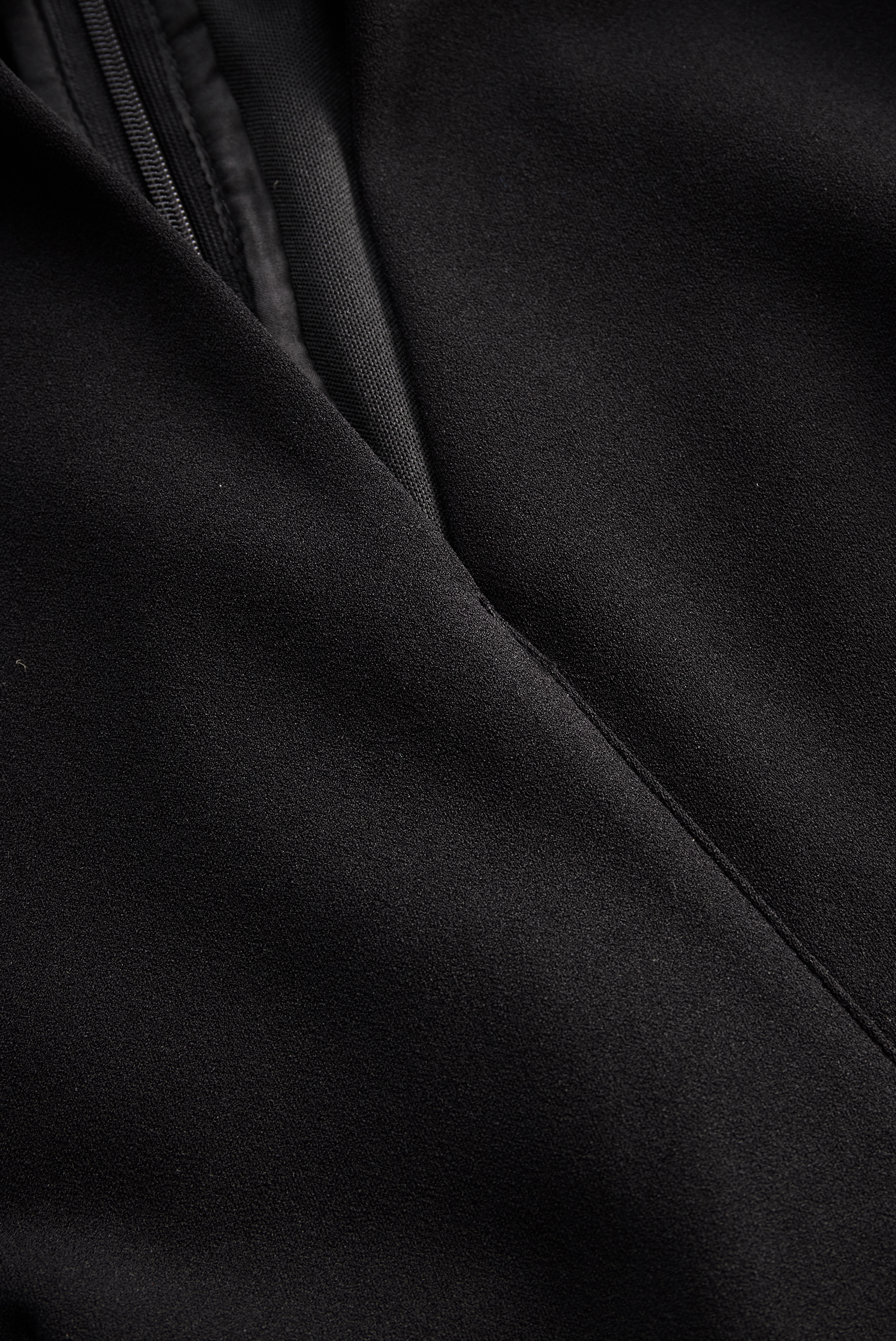 Nora | Raffiniertes schwarzes Kleid mit Gürtel und Stehkragen