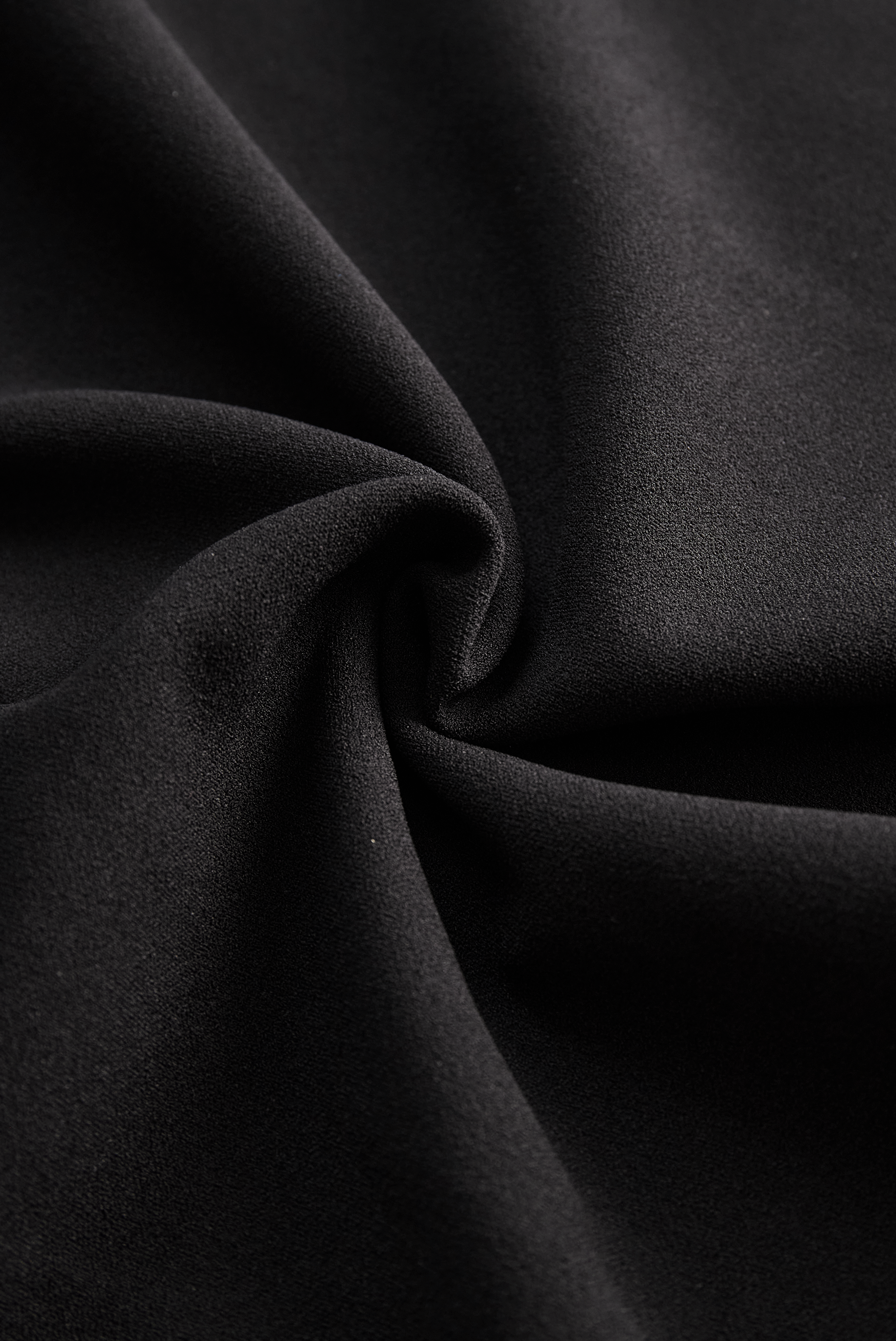 Nora | Raffiniertes schwarzes Kleid mit Gürtel und Stehkragen