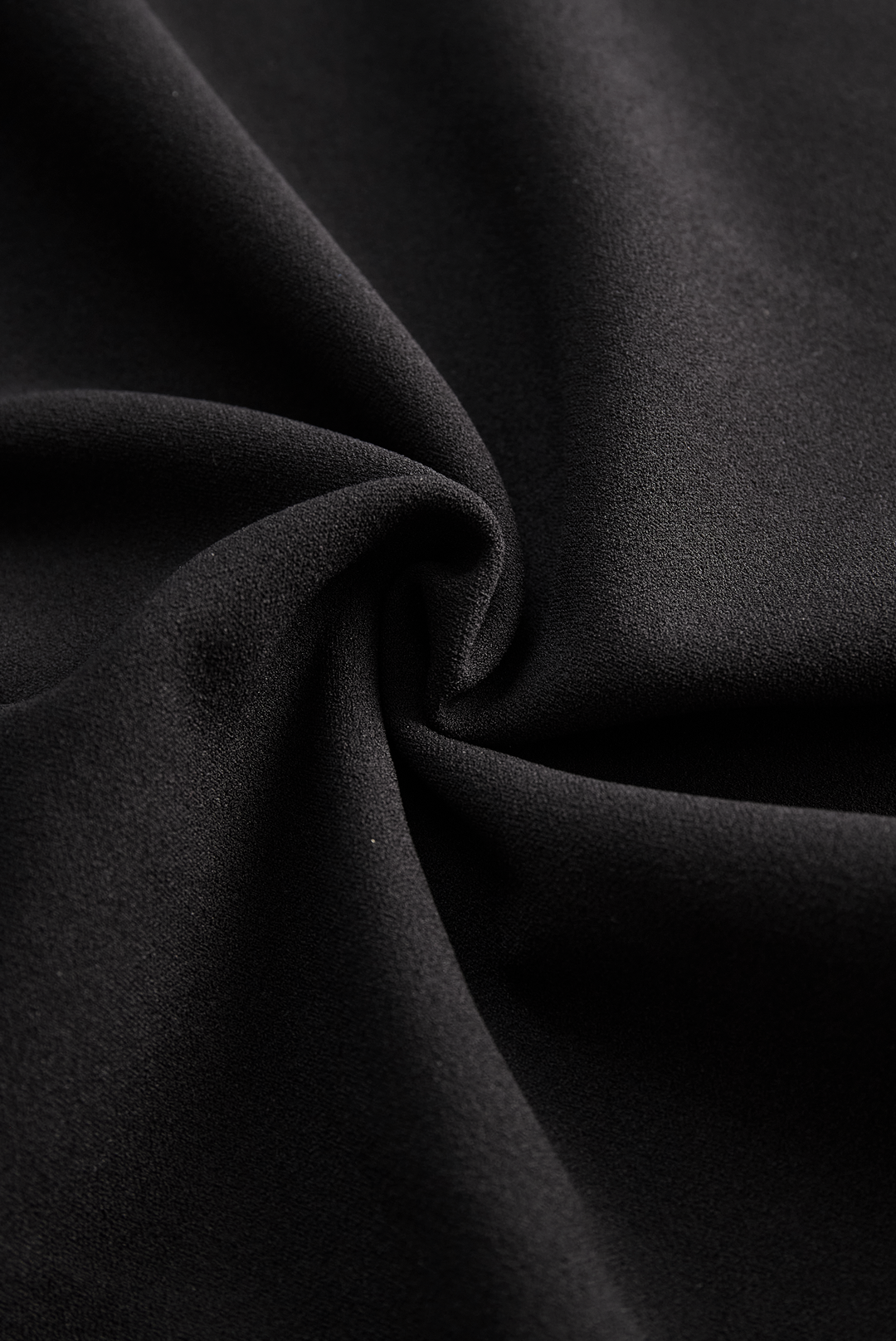 Nora | Raffiniertes schwarzes Kleid mit Gürtel und Stehkragen